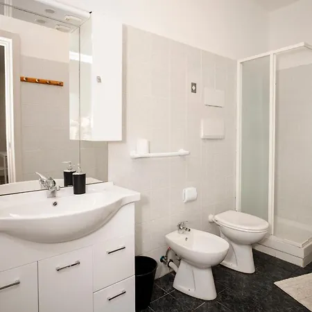 Apartman Cornigliano 3 *