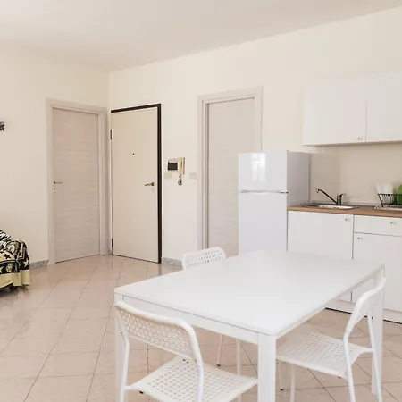 Apartament Cornigliano 3 *